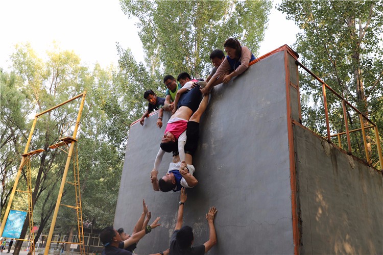 [上海西點(diǎn)一號軍訓(xùn)基地]]戰(zhàn)狼特訓(xùn)一日拓展活動